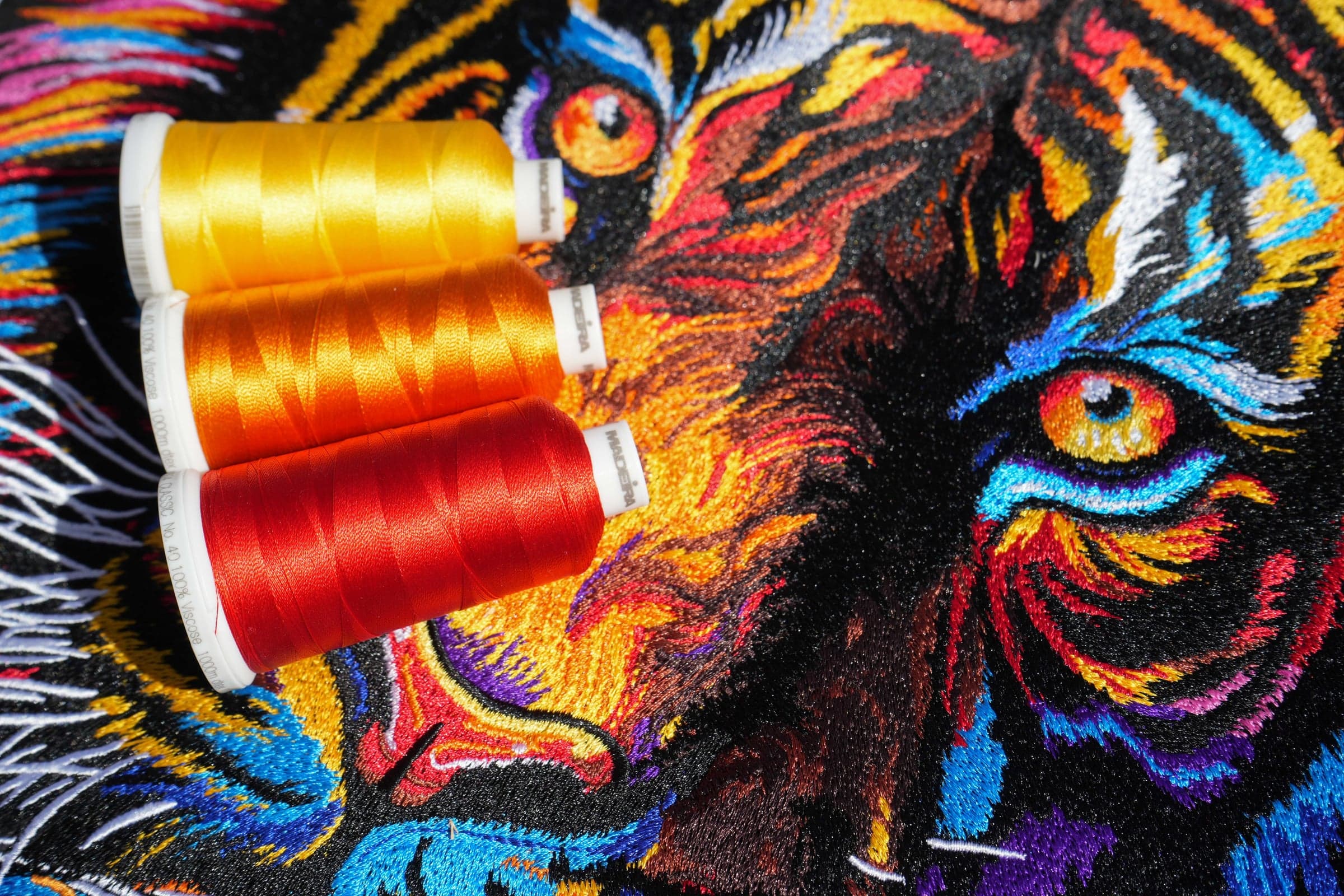 Controlled thread colour palette for a realistic animal portrait