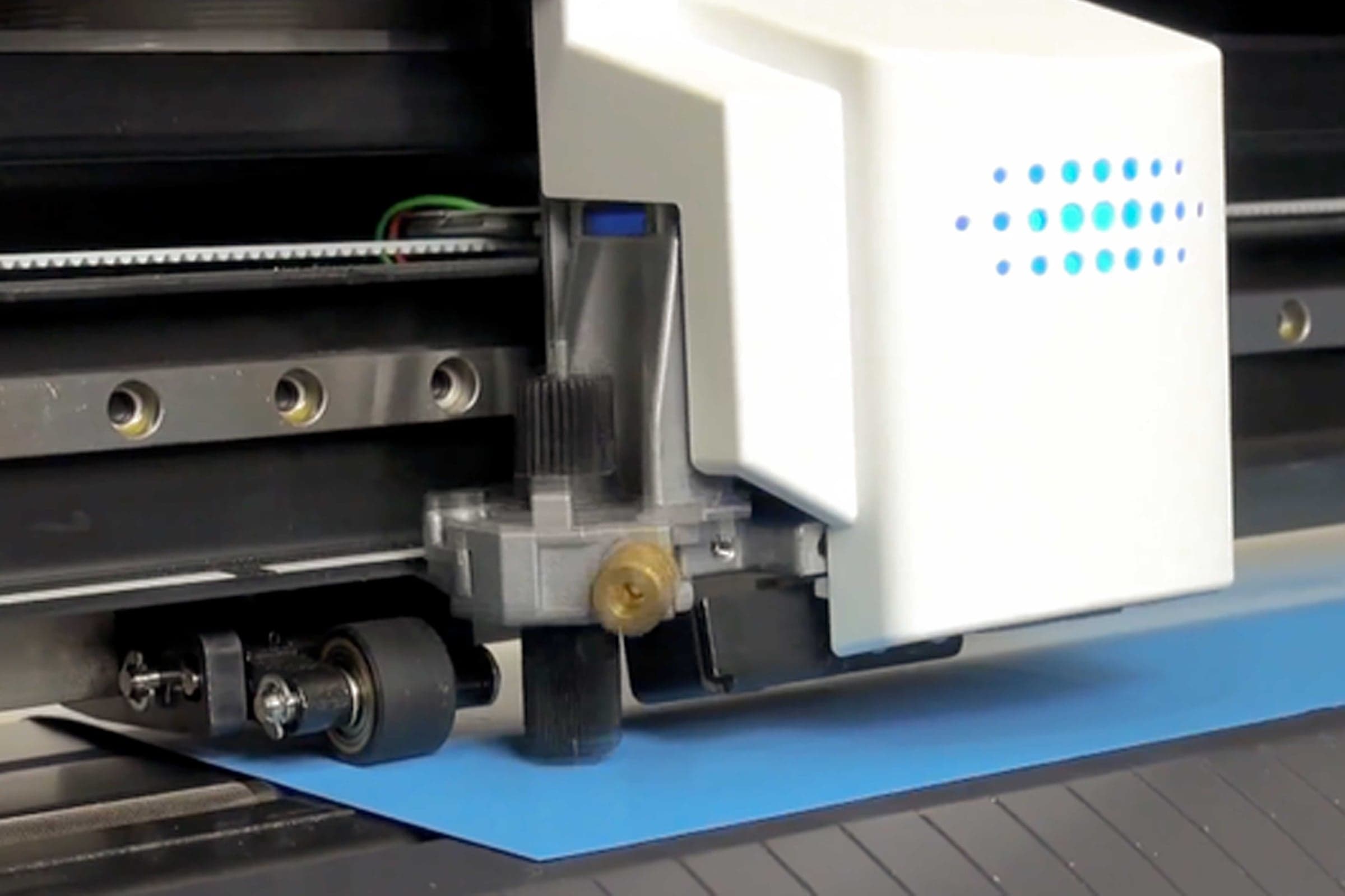 Roland printer-cutter running a job
